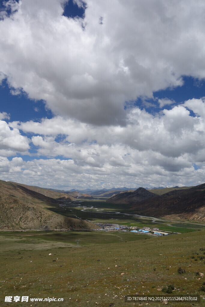 草原风光 蓝天白云间美景