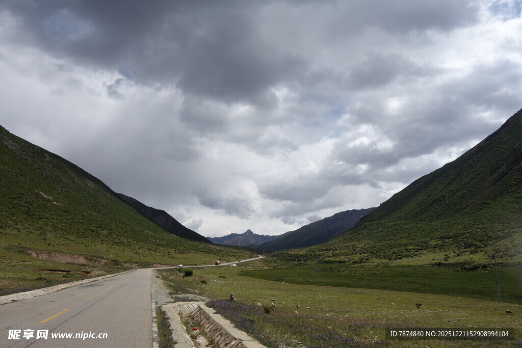 山间公路 云雾缭绕之景