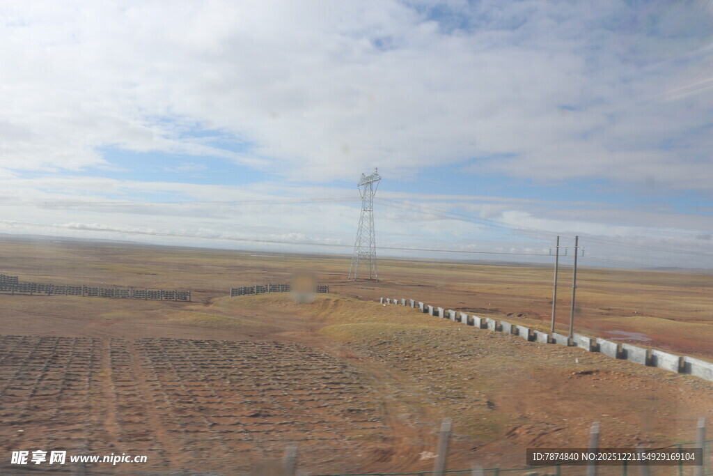 旷野电线塔景观