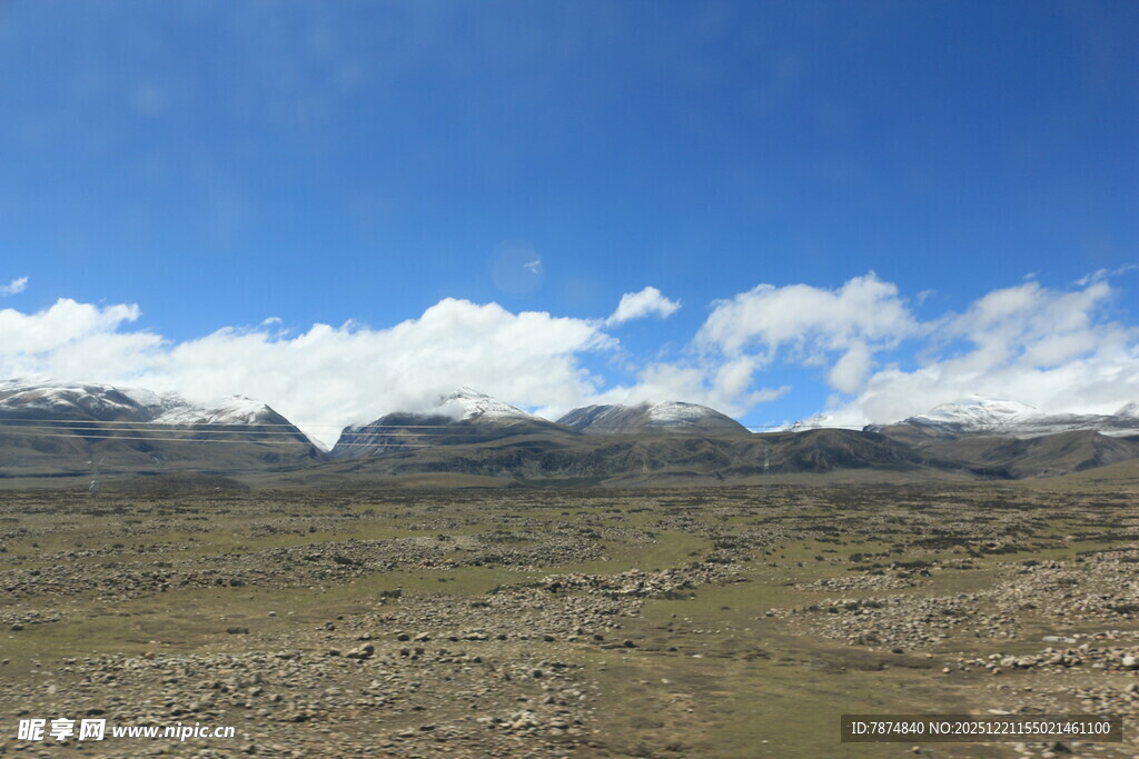 广阔山野蓝天白云美景