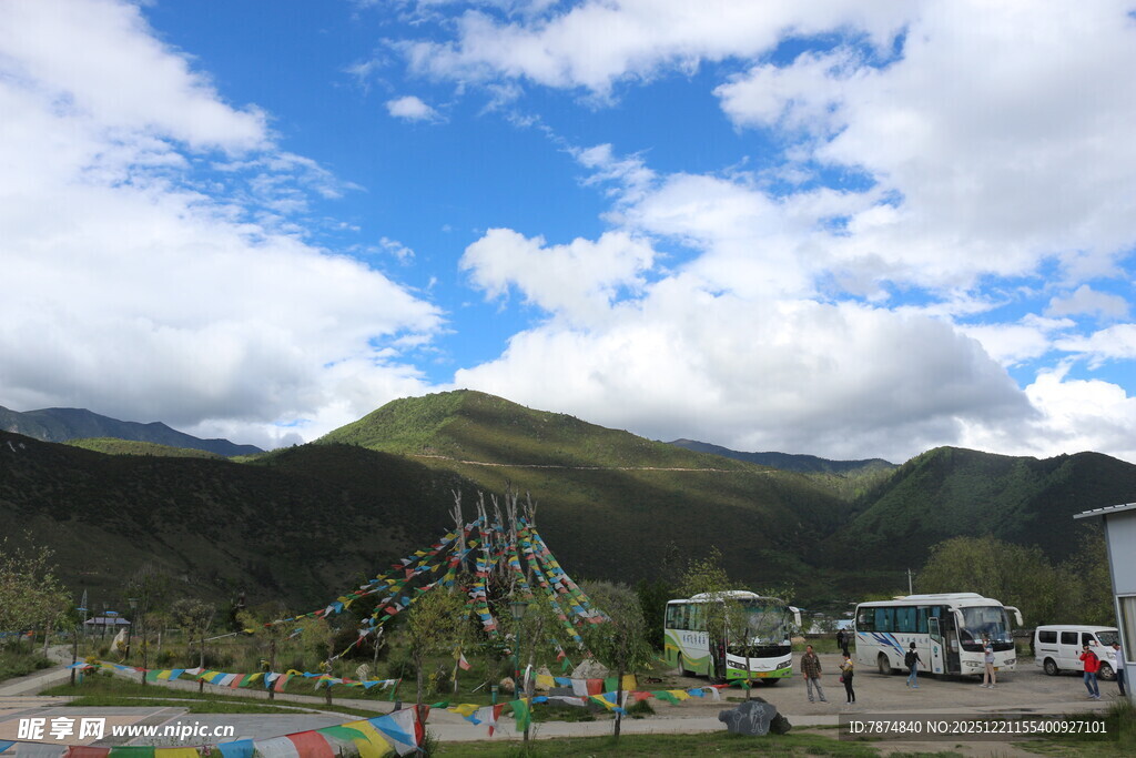 山间美景与多彩景观