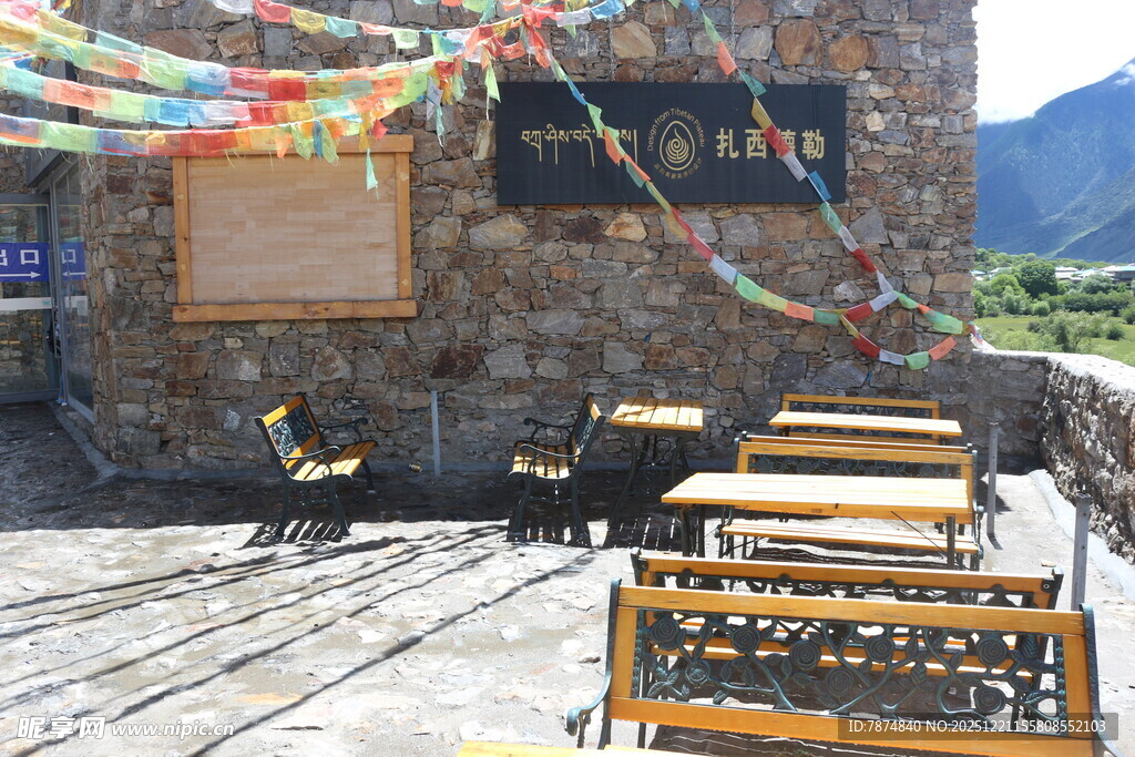 户外休闲桌椅布置场景