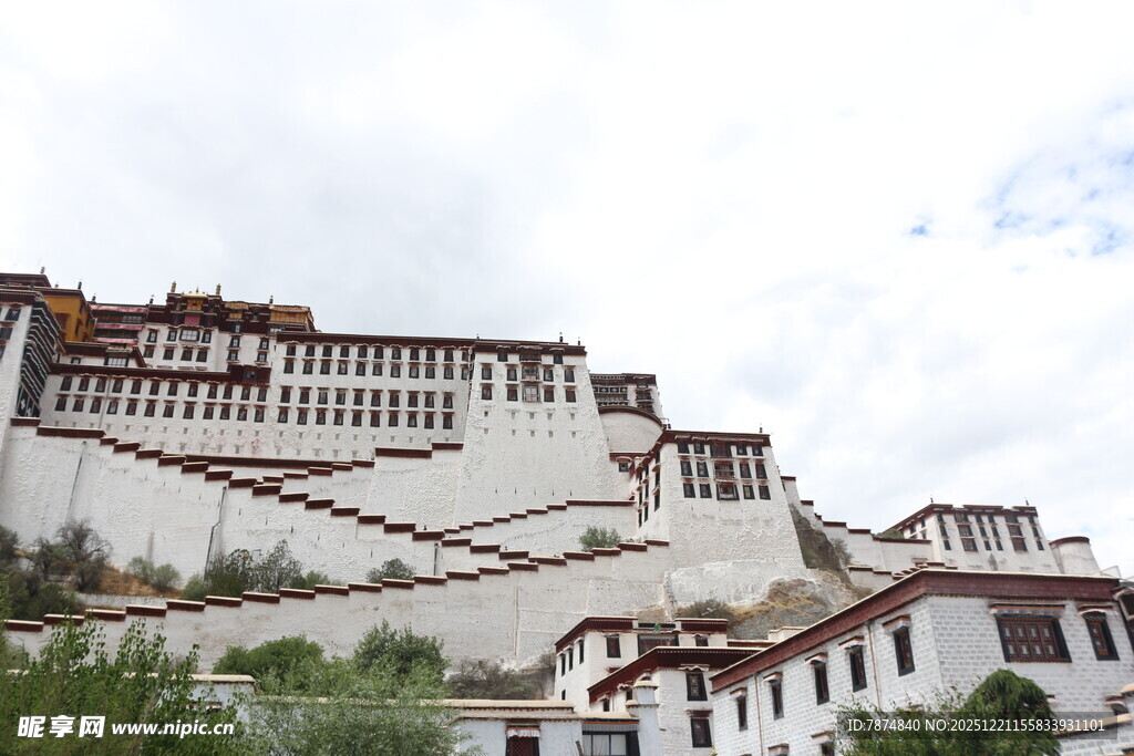 雄伟壮丽的布达拉宫景观