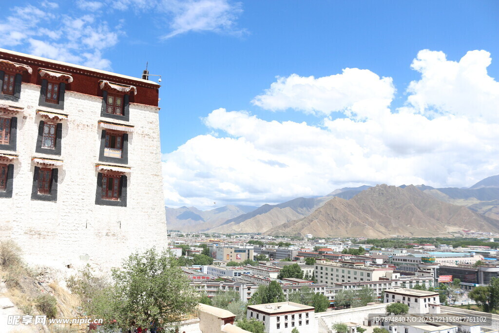 布达拉宫俯瞰城市美景