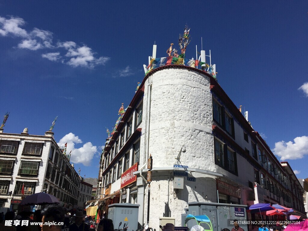 拉萨街头独特建筑景观