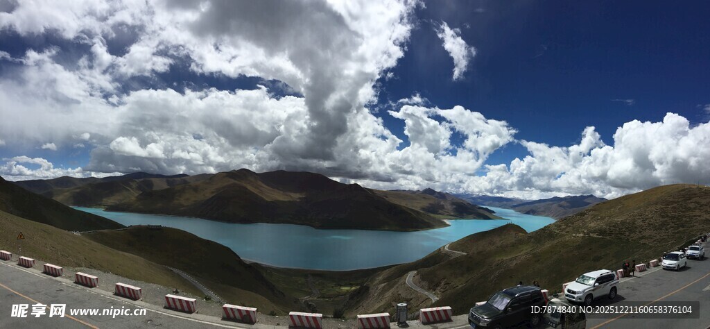 壮丽高原湖泊美景