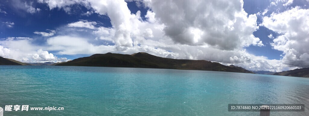 碧海蓝天的美丽海滨风光