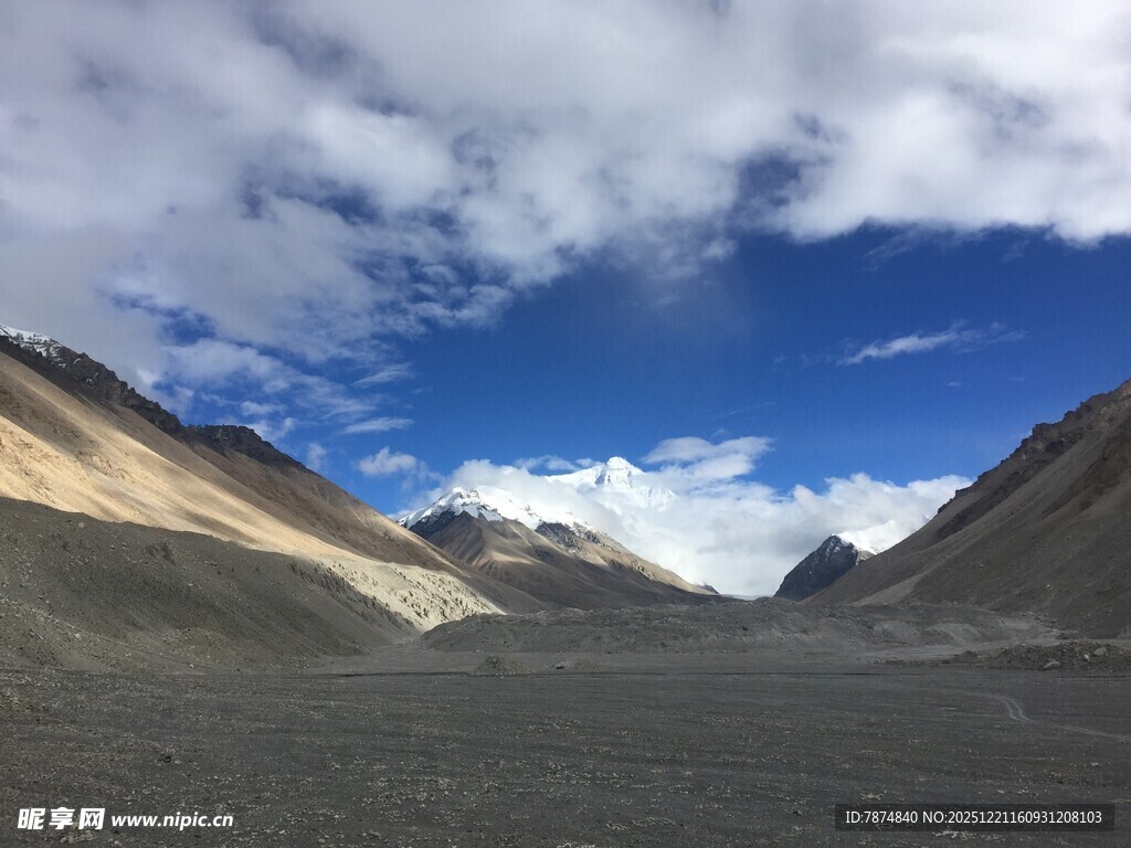 高原旷野蓝天壮美景色