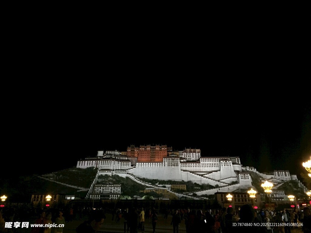 夜幕下的布达拉宫