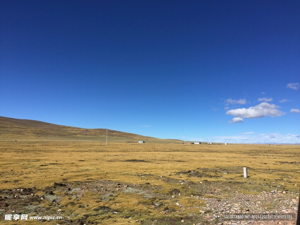 广袤草原上的蓝天美景