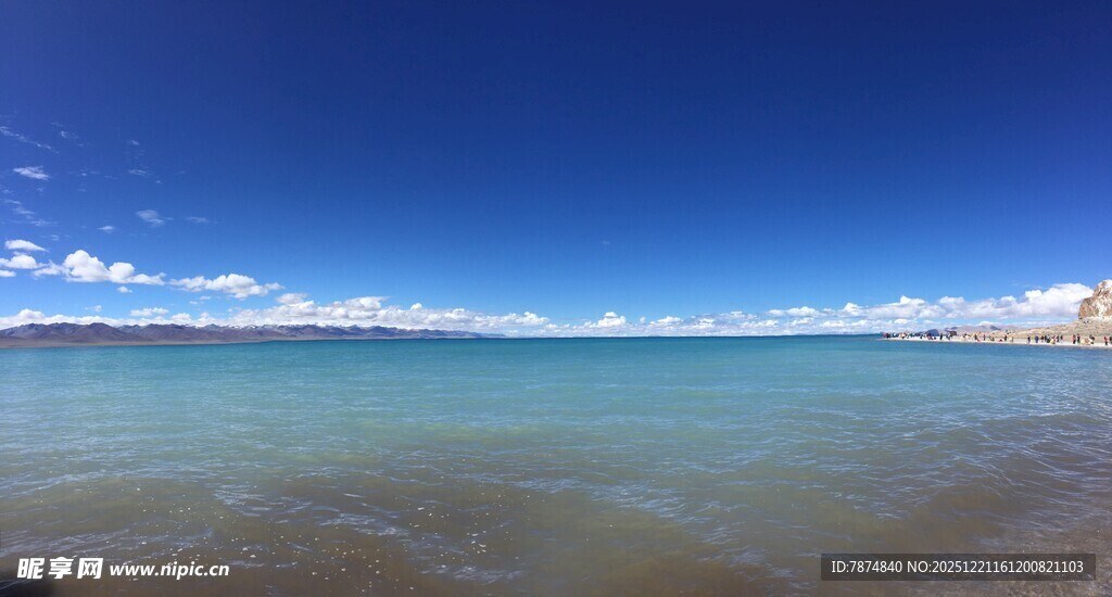 碧海蓝天的美丽海滨风光