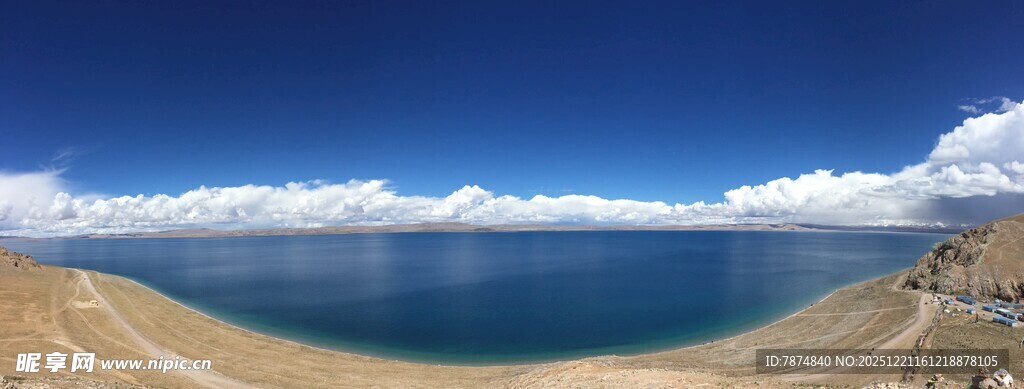 壮美高原湖泊全景