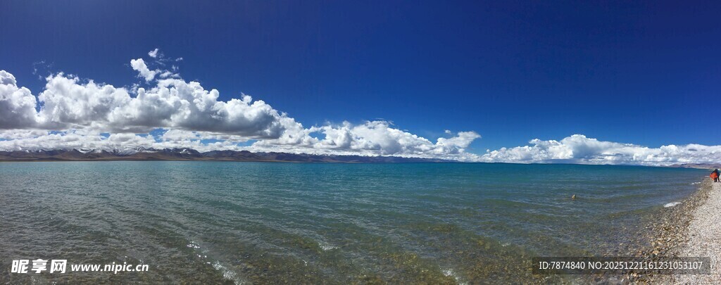 碧海蓝天的美丽海滨风光