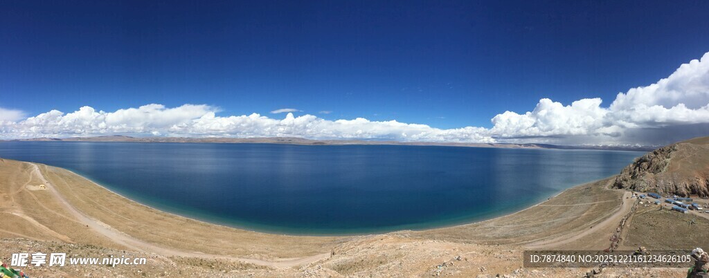 壮美高原湖泊全景
