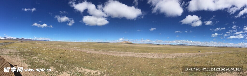 辽阔草原蓝天白云美景