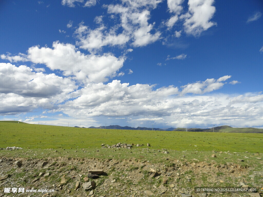 草原蓝天美景