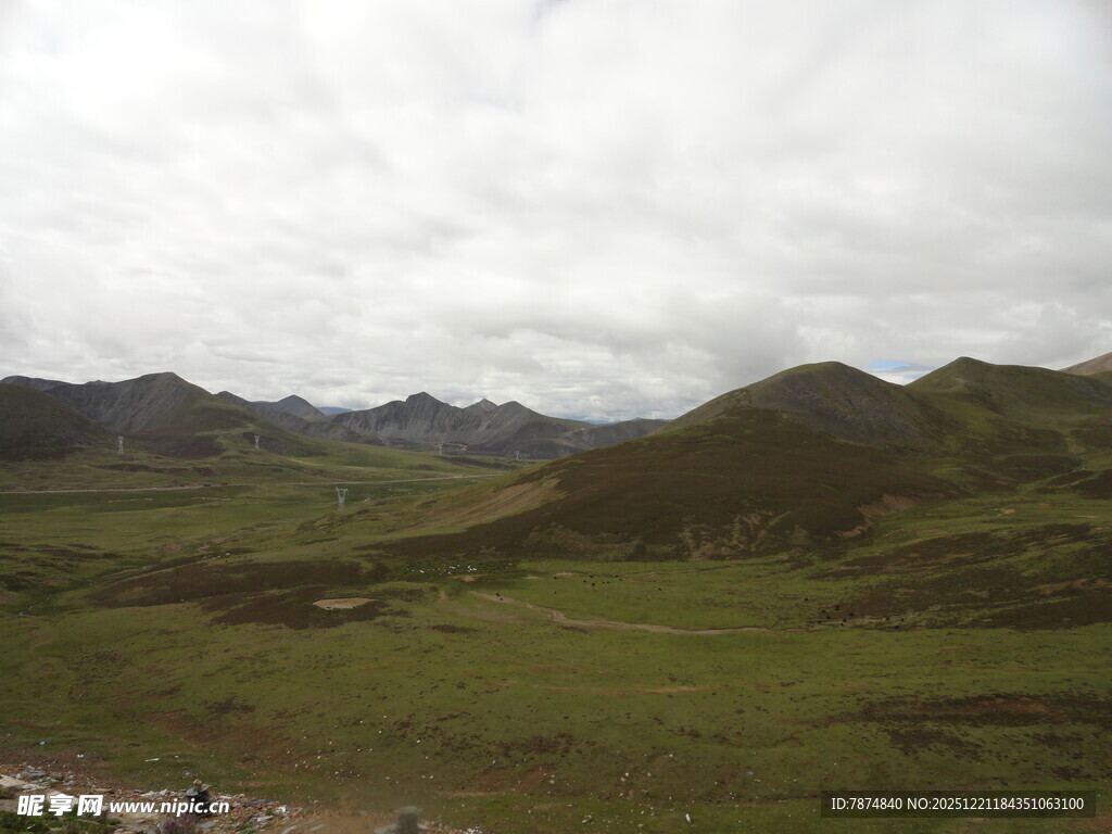 山间绿野 云雾缭绕之景