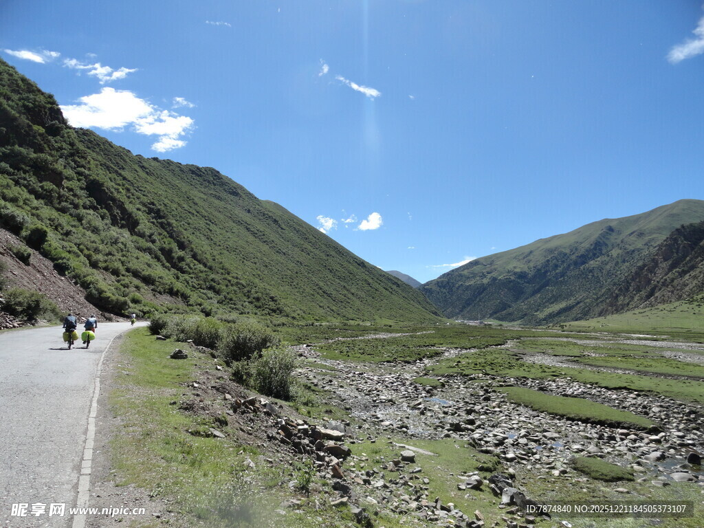 山间公路骑行美景