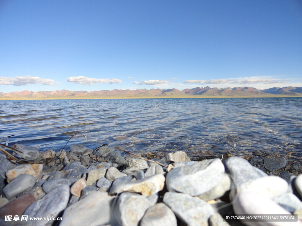 湖畔碎石 宁静水域风光