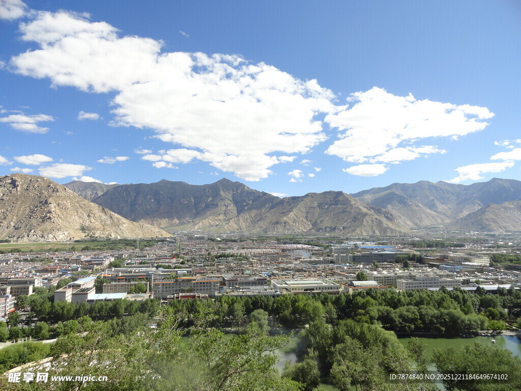 拉萨城市风光与远山景色