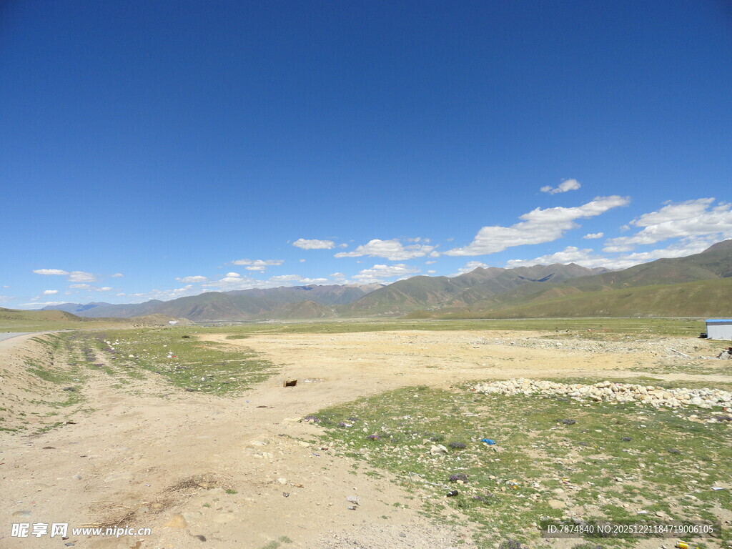 旷野蓝天草原之路