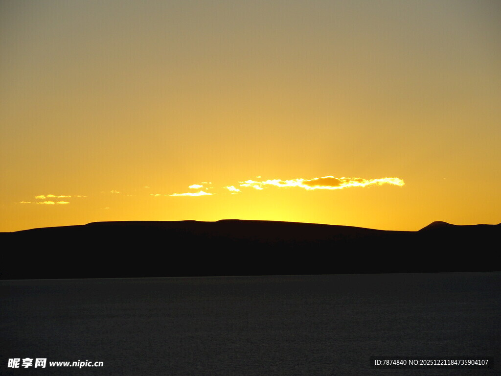 黄昏时分的壮丽落日景观
