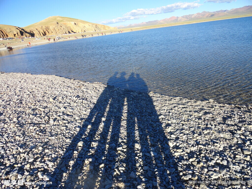 湖畔人影 静谧美好时光