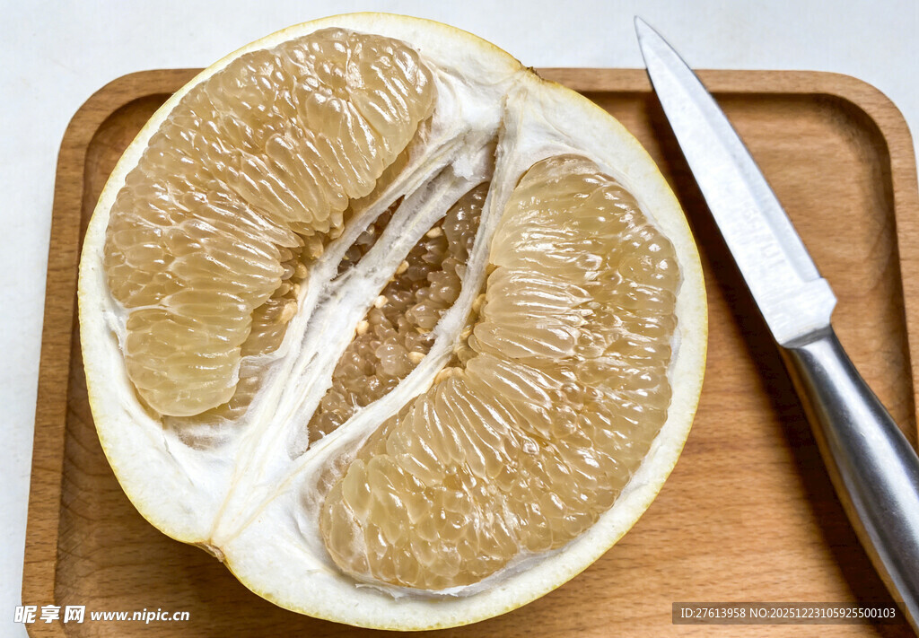 切开的文旦柚