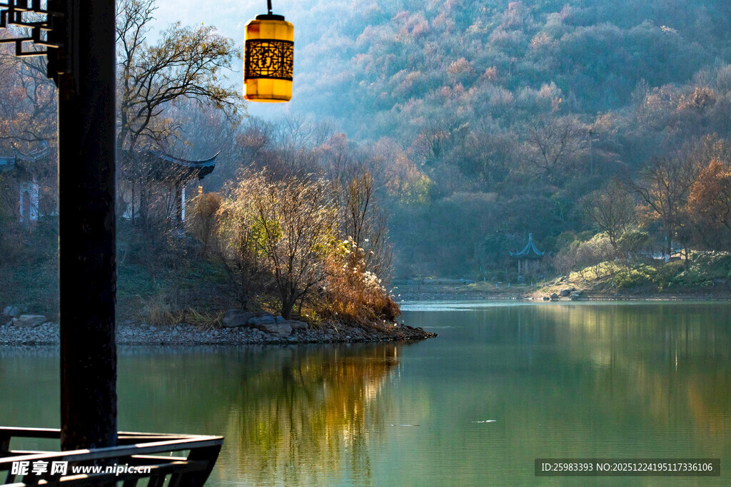 湖畔灯笼