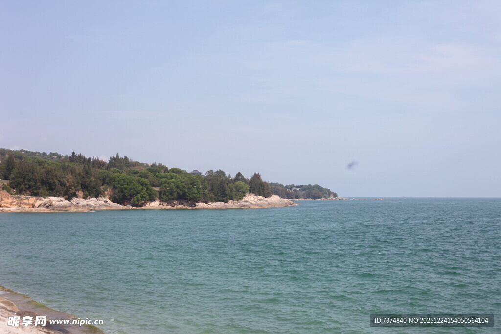 宁静海滨风光