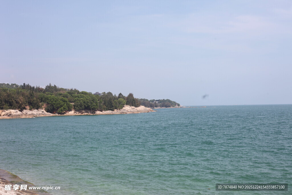 宁静海滨风光
