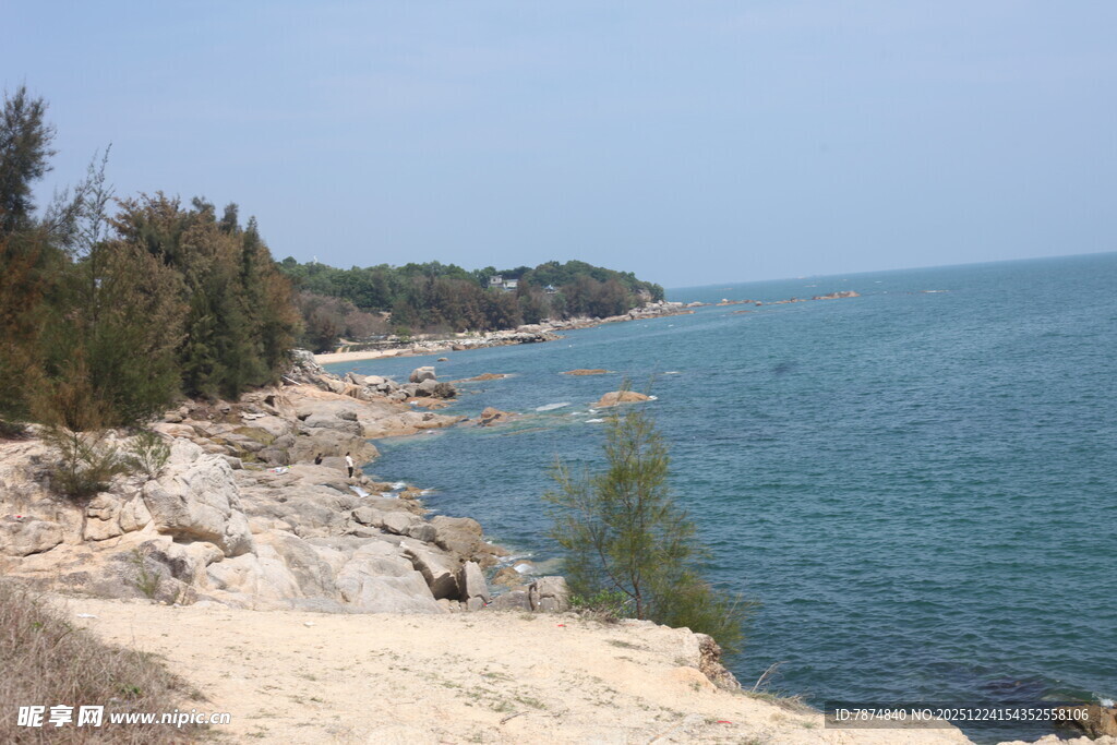 海边岩石岸风景