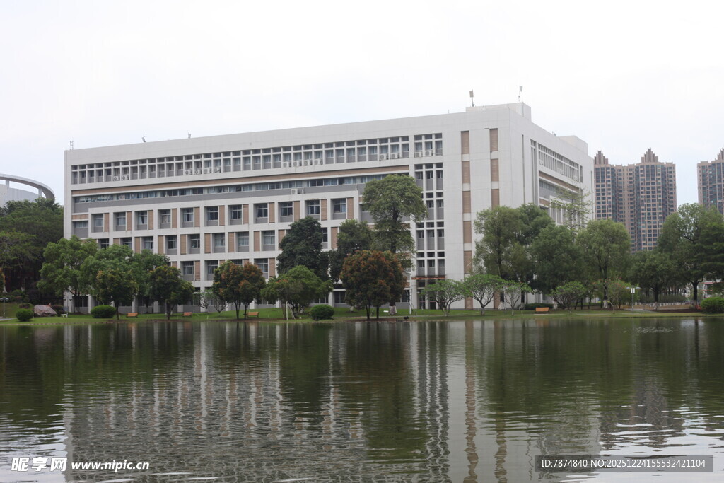 湖畔白楼建筑景观