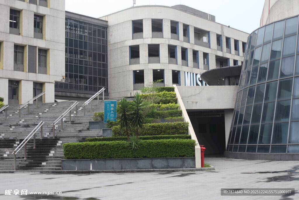 校园阶梯绿植景观