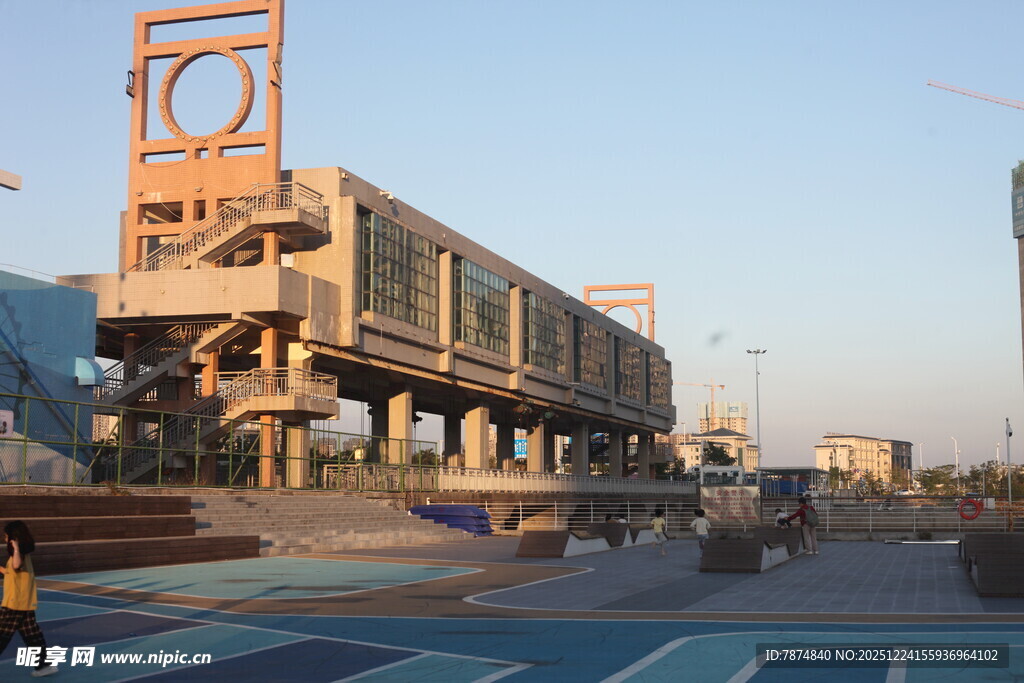 城市中独特造型的建筑