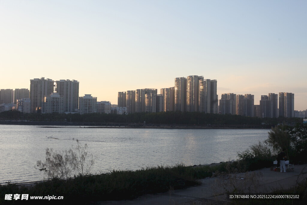 河畔城市风光 黄昏景致