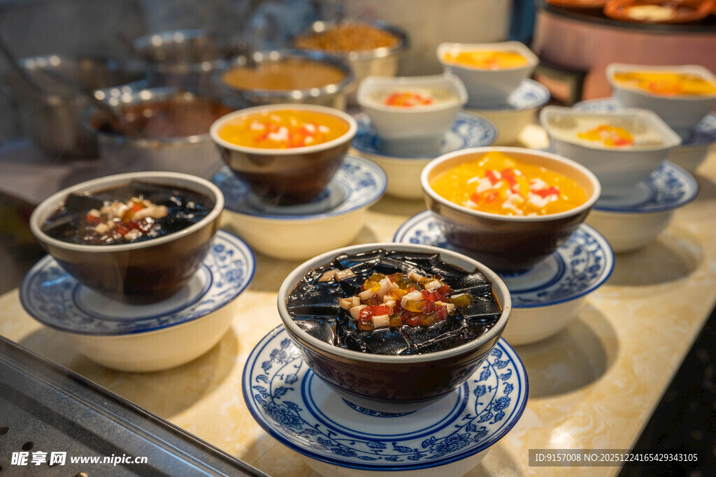 多样美味甜品陈列展示