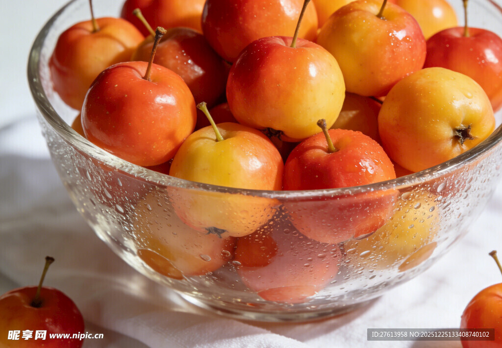 玻璃碗中的海棠果