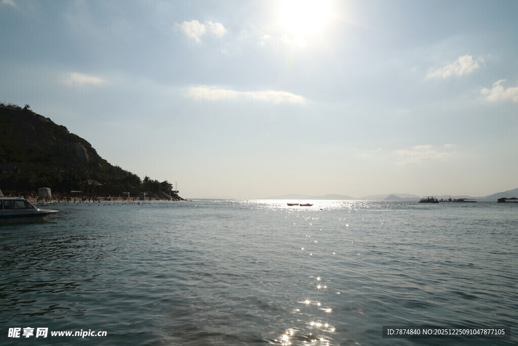 海上风光 阳光照耀的水域