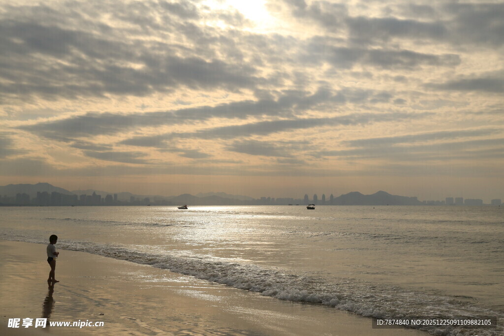 海边独行者 日暮好风光