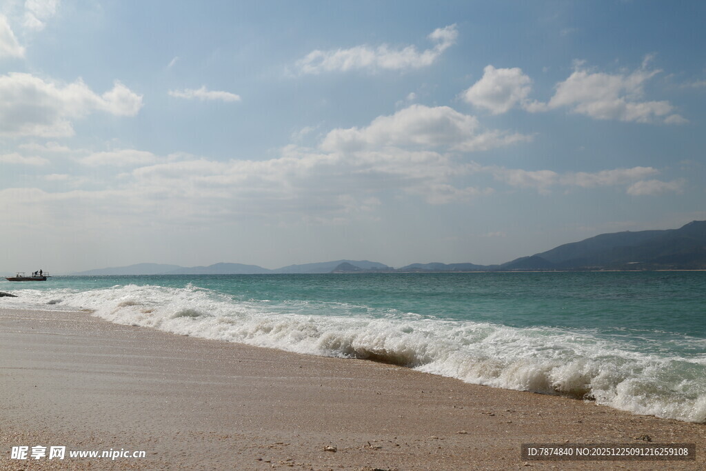 美丽海滨沙滩海浪风景