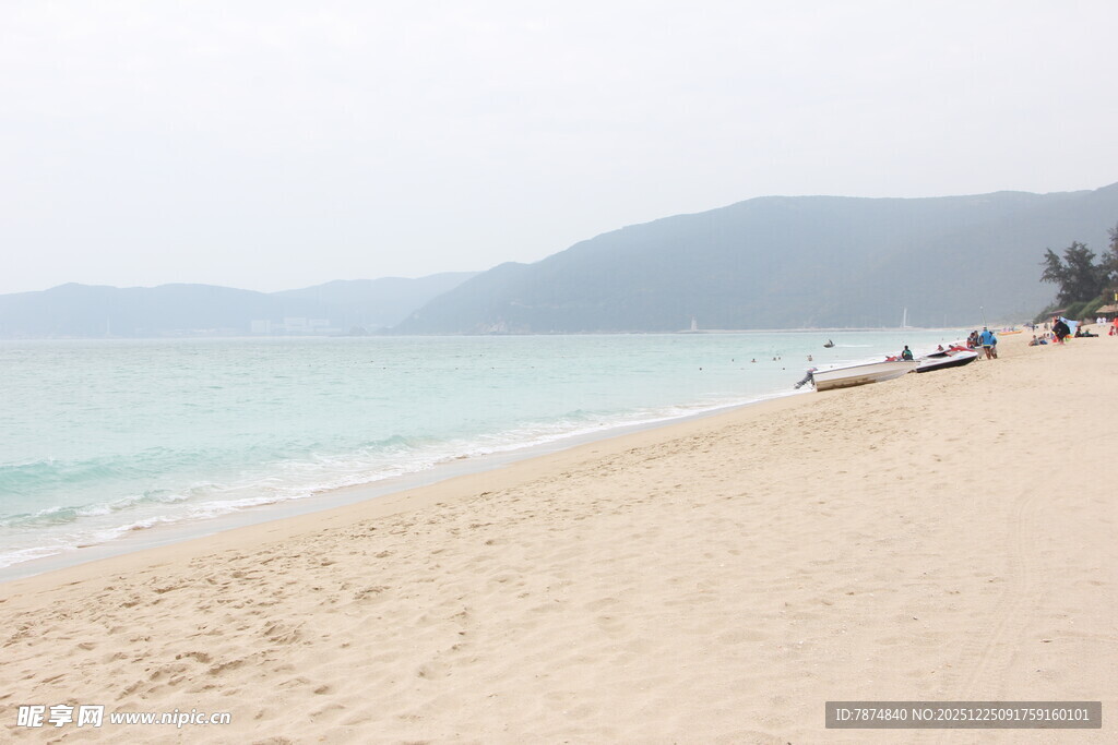 宁静美丽的沙滩海景