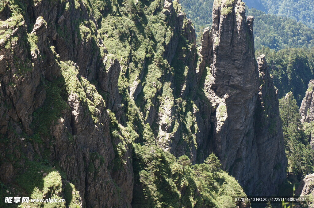 壮观嶙峋的奇特山峰景观