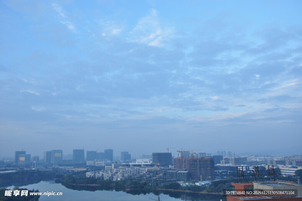 城市河畔天际线景观