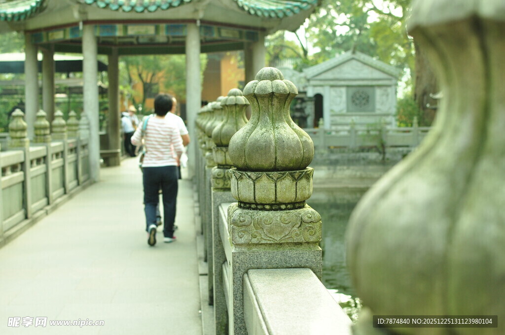 古桥漫步赏中式景致