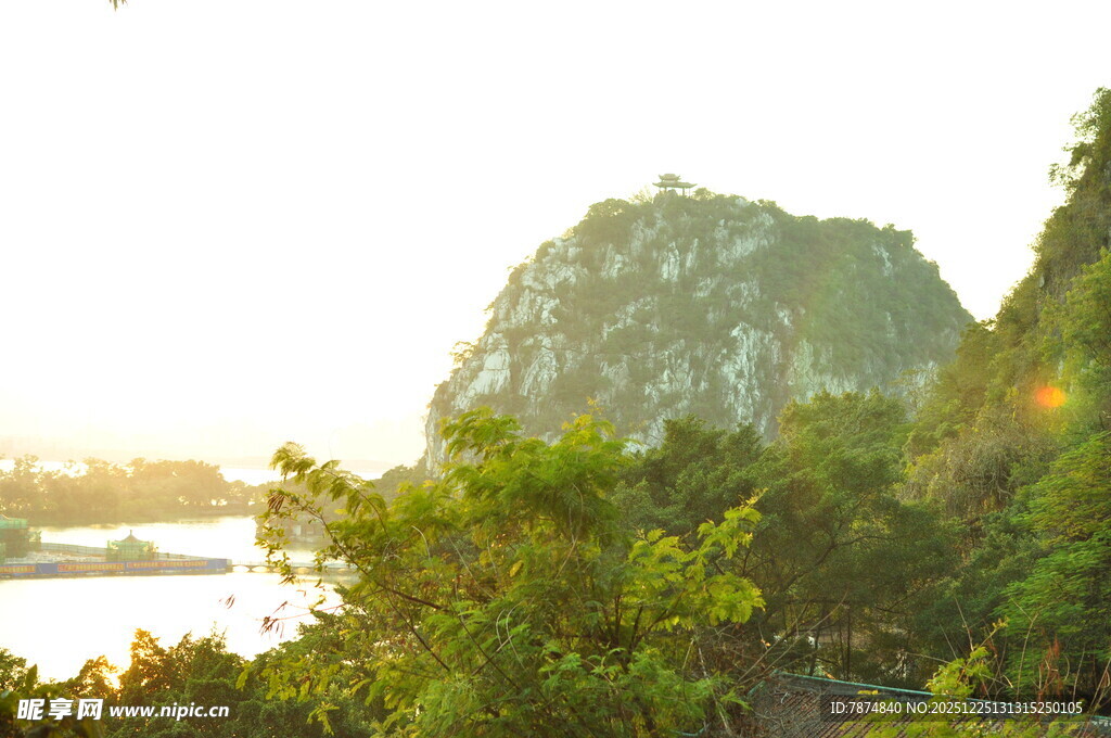山水间的秀丽自然景致