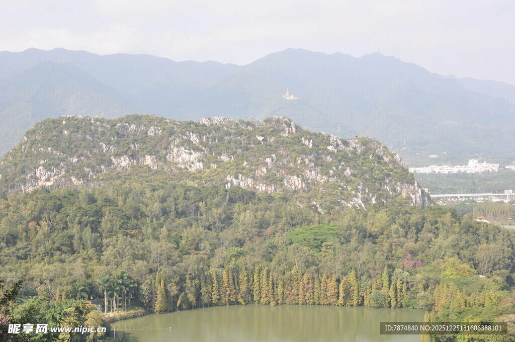 青山绿水间的秀丽风光