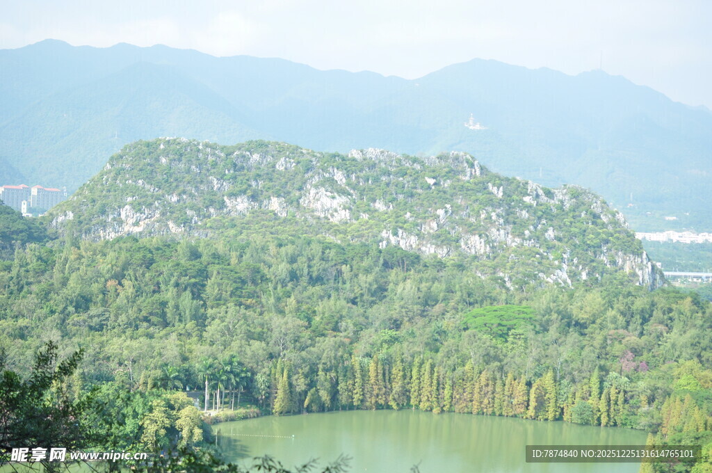 青山绿水间的秀丽风光