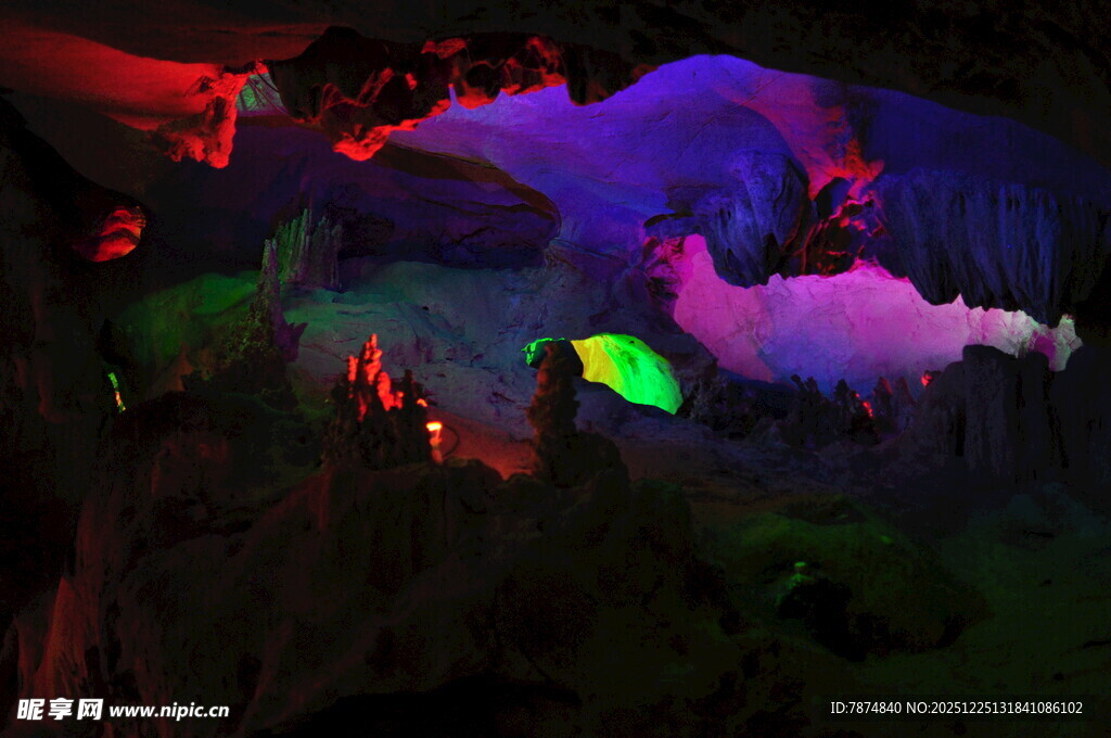 梦幻溶洞灯光秀景观