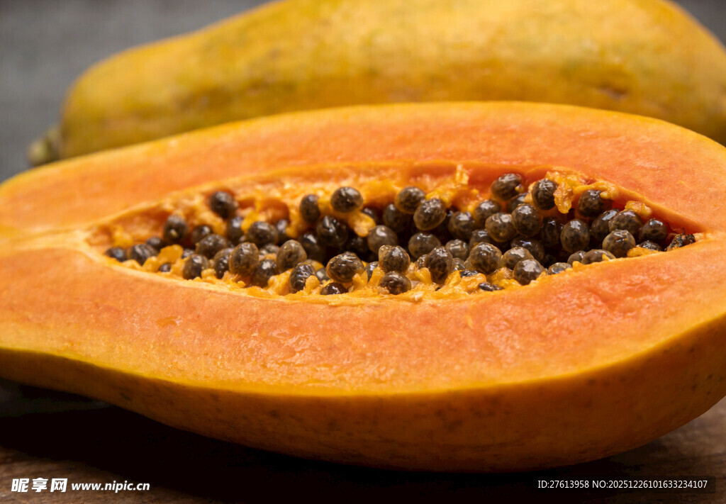 切开的木瓜特写
